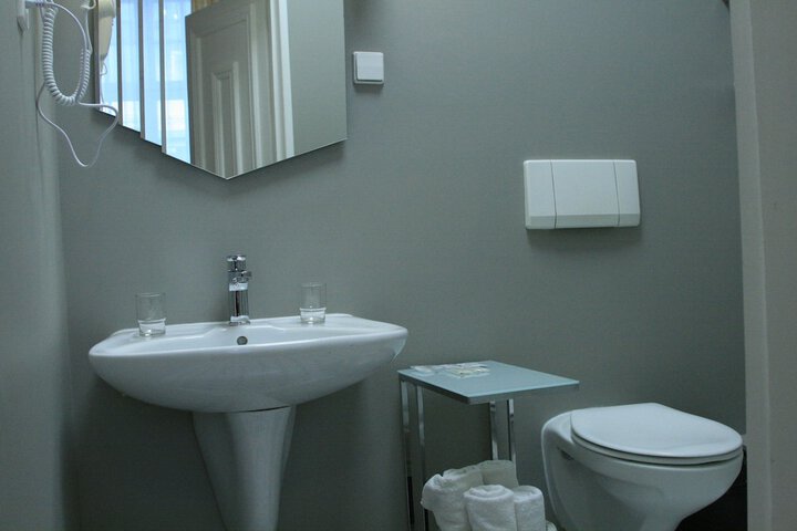 Room 10 of 42