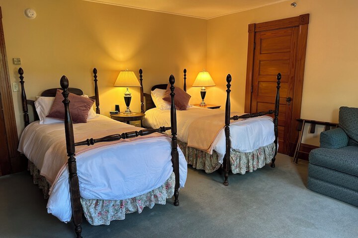 Room 7 of 14