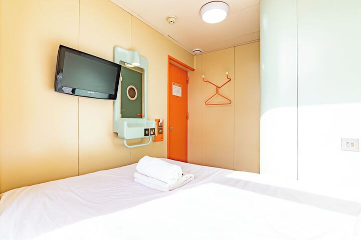 Room 6 of 47