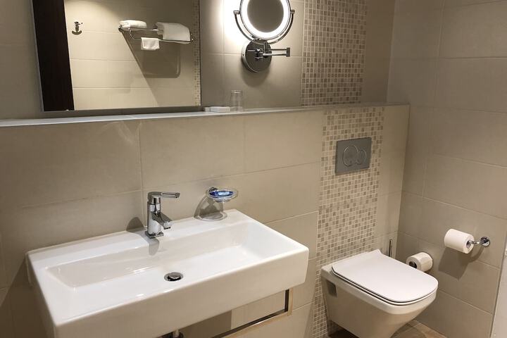 Room 17 of 35