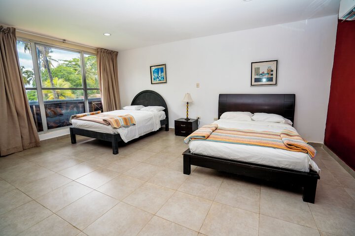 Room 4 of 18