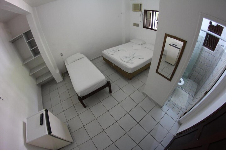 Room 12 of 40