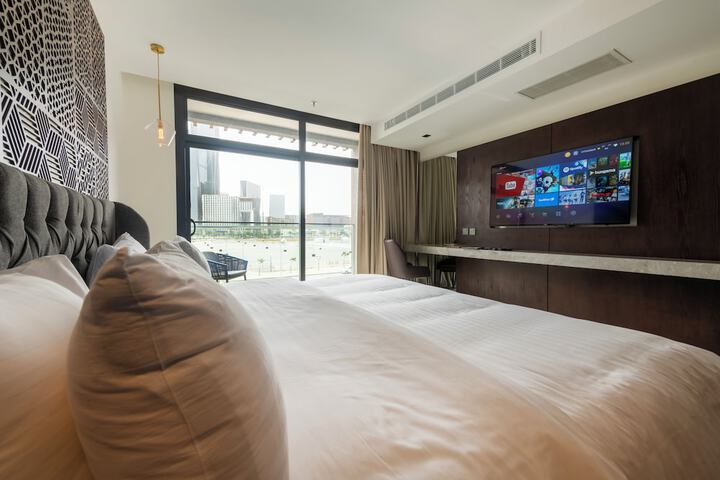 Room 3 of 32