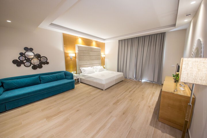 Room 12 of 89