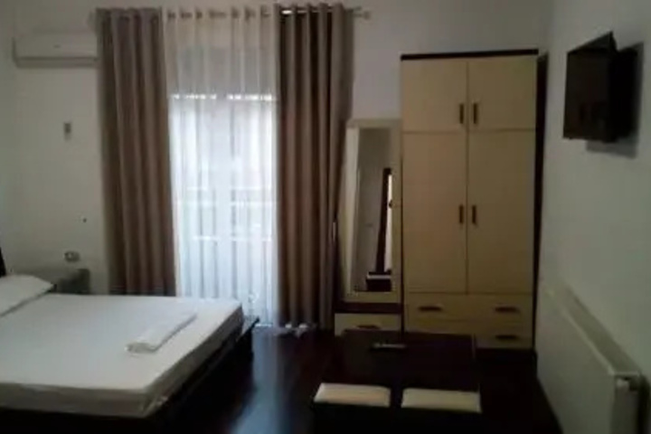 Room 3 of 8