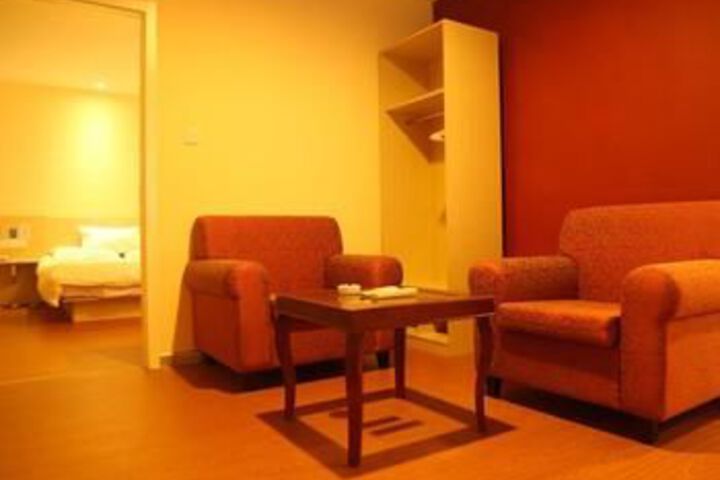 Room 9 of 39