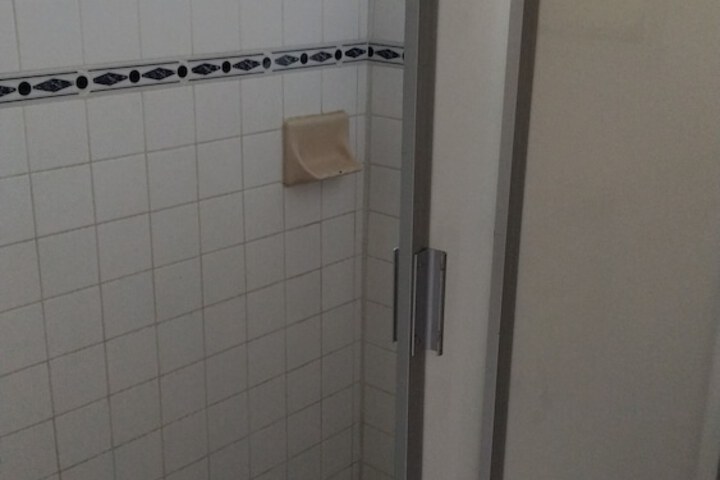 Room 9 of 11