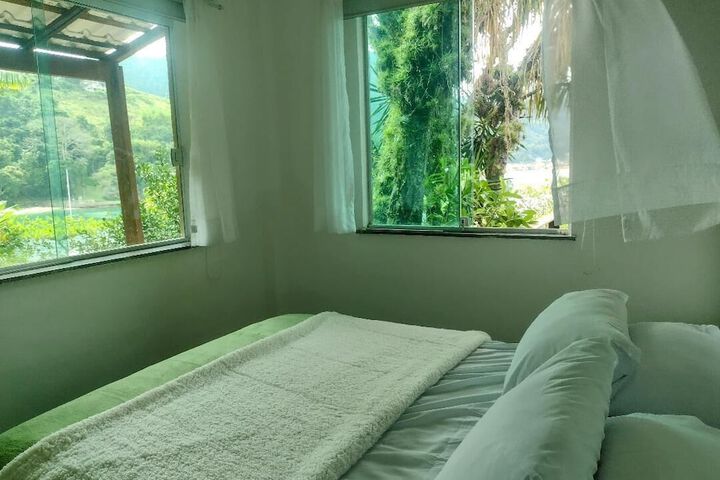 Room 12 of 100