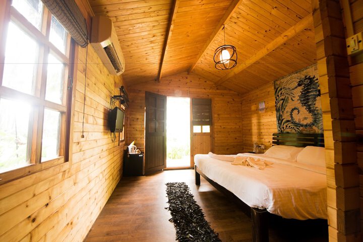 Room 34 of 193
