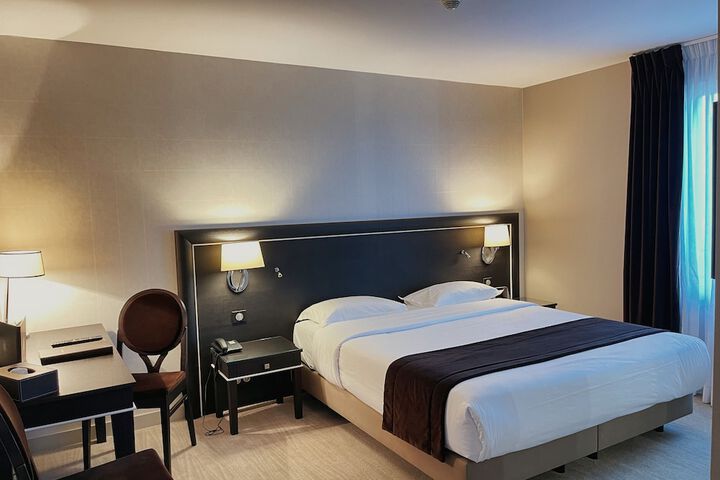 Room 3 of 37