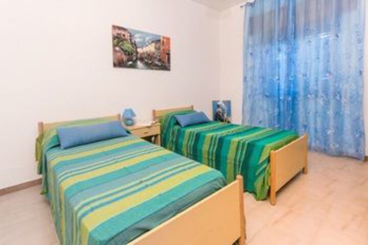 Room 11 of 21