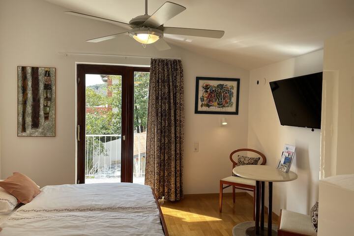 Room 4 of 70