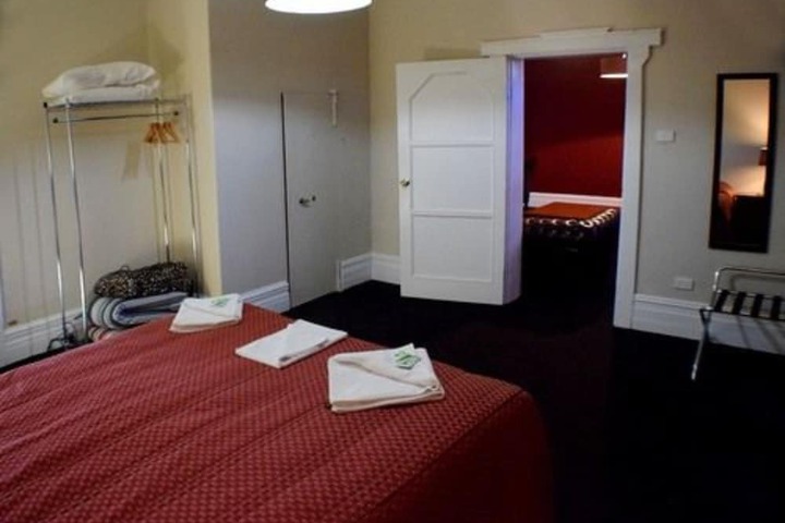 Room 27 of 98