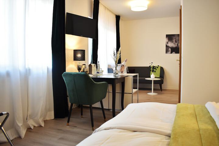 Room 6 of 39