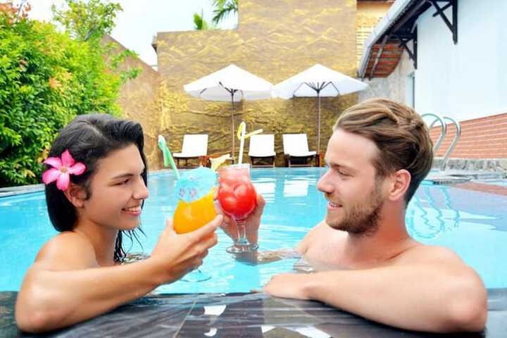 Hotel with Pool