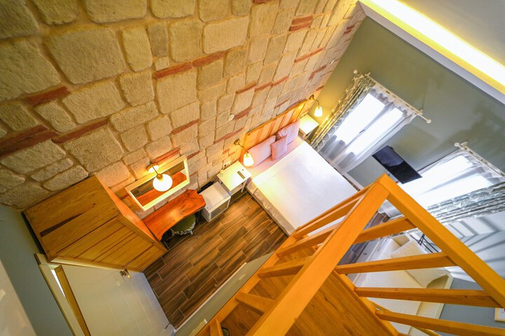 Room 5 of 27