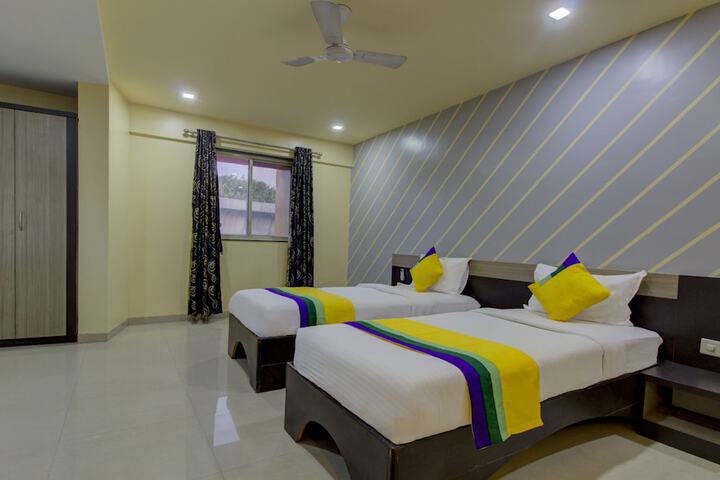 Room 13 of 35