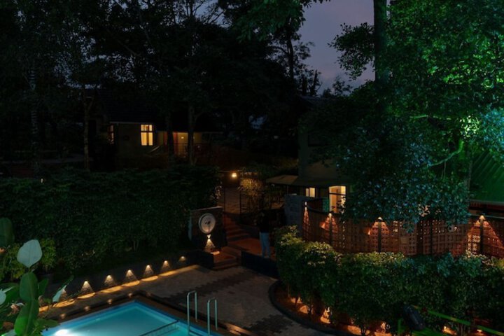Pool 10 of 21