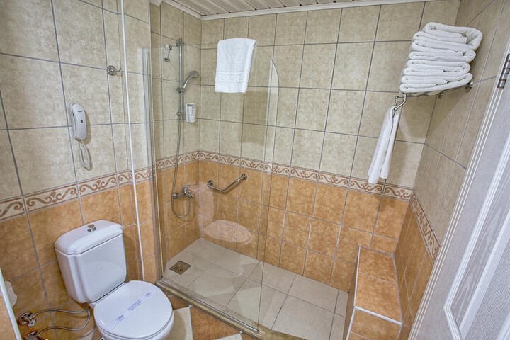 Room 15 of 46