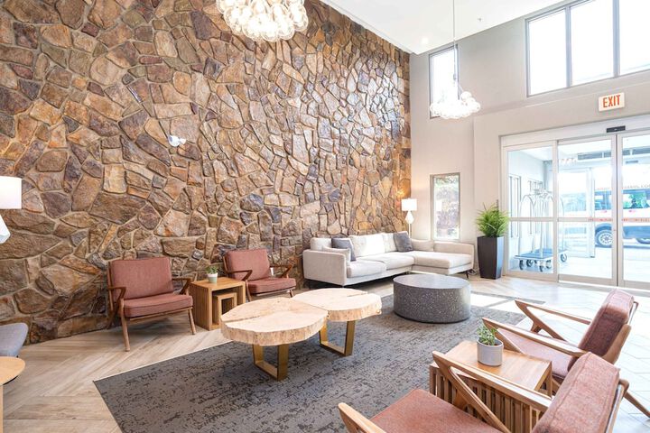 Entrance & Lobby