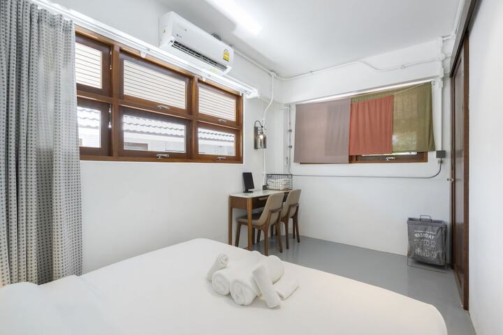Room 40 of 219
