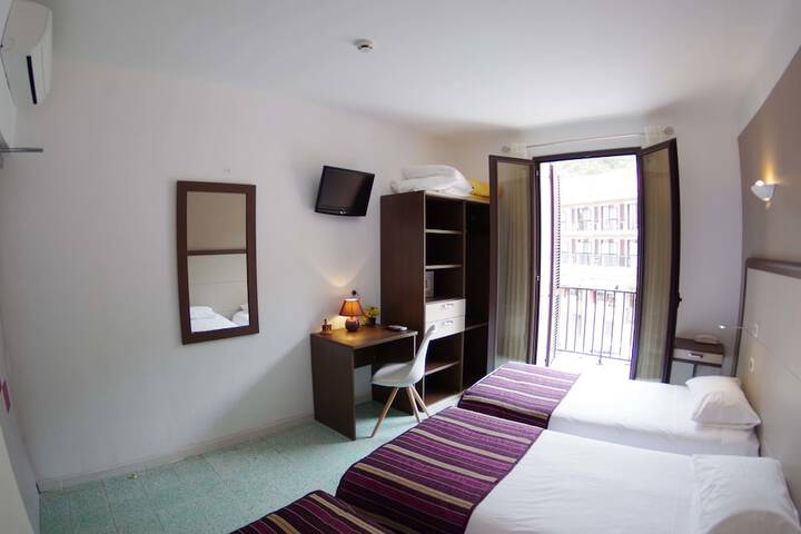 Room 21 of 82