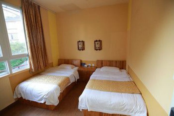 Room 12 of 28