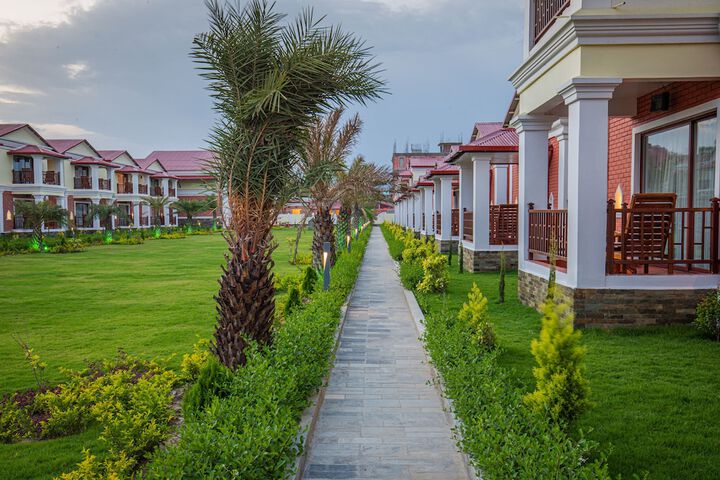 Hotel Exterior 93 of 96