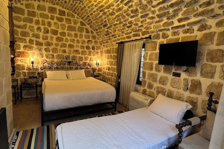 Room 2 of 59