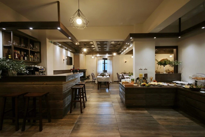 Baroutomilos Hotel