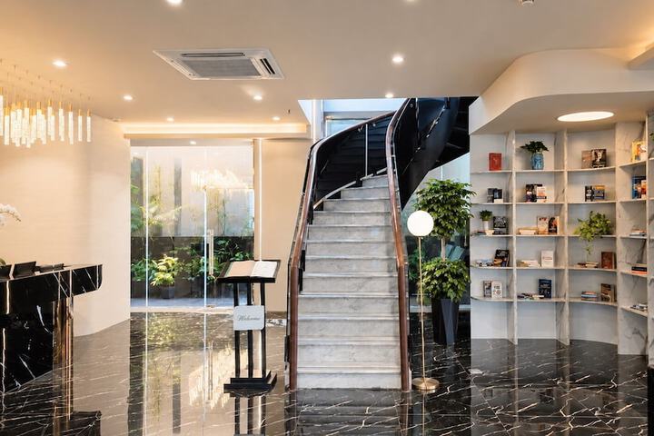 Entrance & Lobby