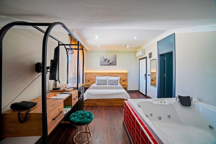 Room 8 of 38