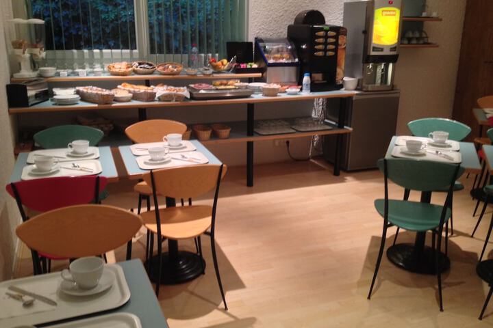 Breakfast/Coffee Service 20 of 64