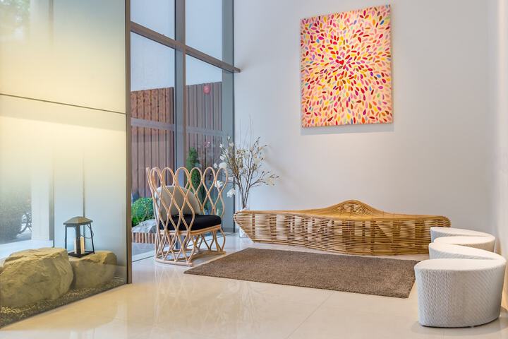 Entrance & Lobby
