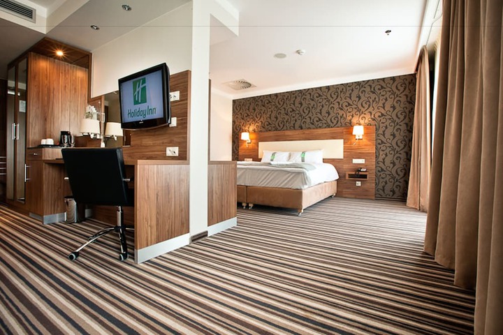 Room 10 of 91