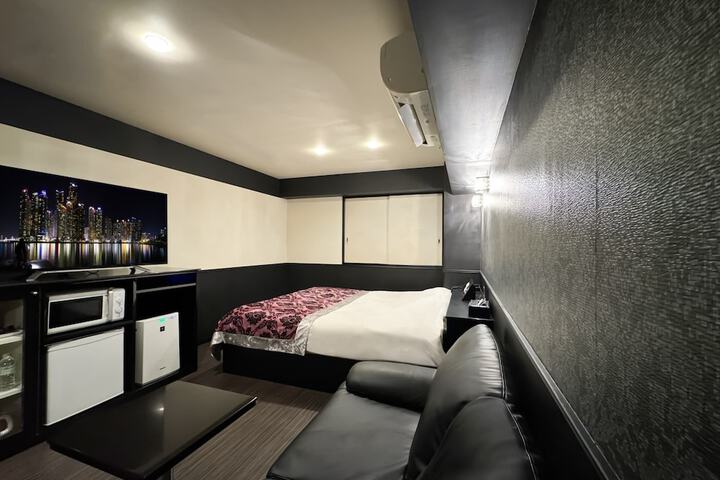 Room 7 of 32