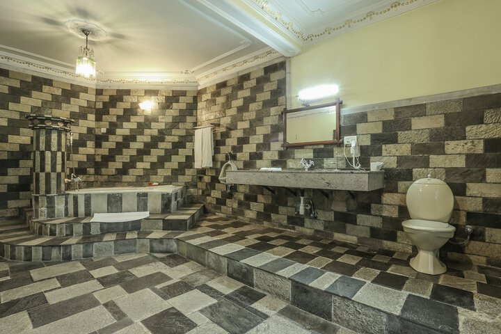 Room 18 of 30