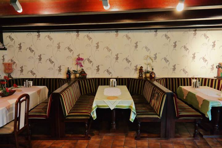 Dining 28 of 34
