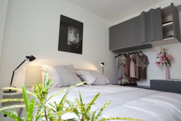 Room 4 of 10