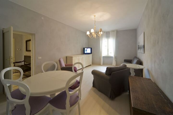 Room 82 of 179