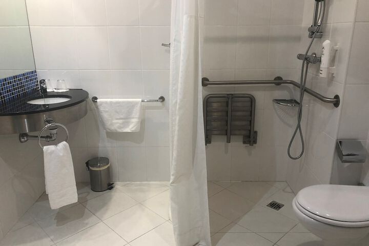 Room 17 of 40