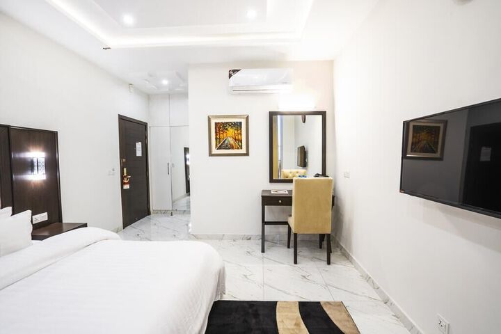 Room 37 of 43