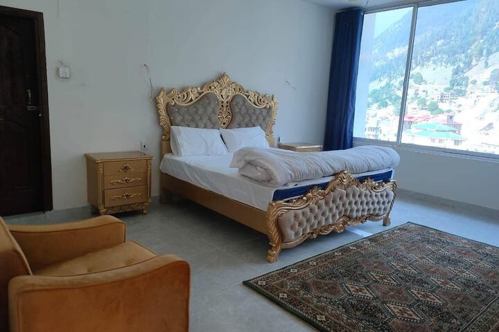 Room 9 of 18