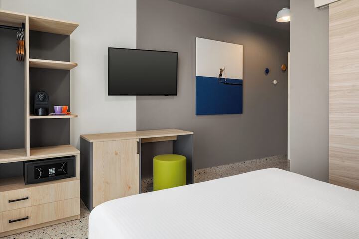 Room 18 of 49