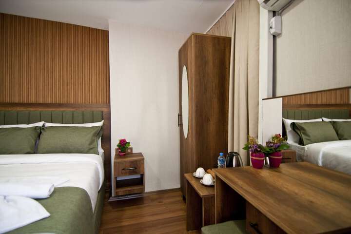 Room 12 of 28