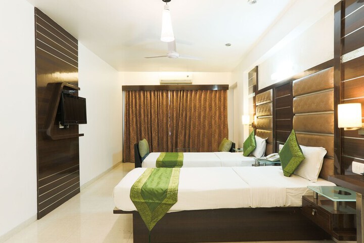 Room 32 of 66