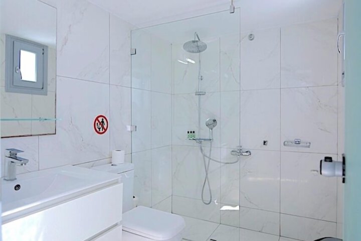Room 113 of 158