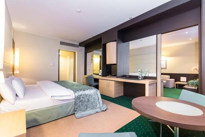 Room 13 of 35