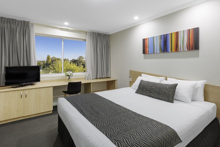 Room 5 of 28