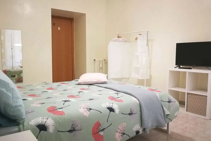 Room 5 of 10